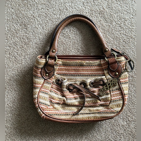 Y2K Cottage-core brown and multicolored woven hand bag. - Picture 2 of 4